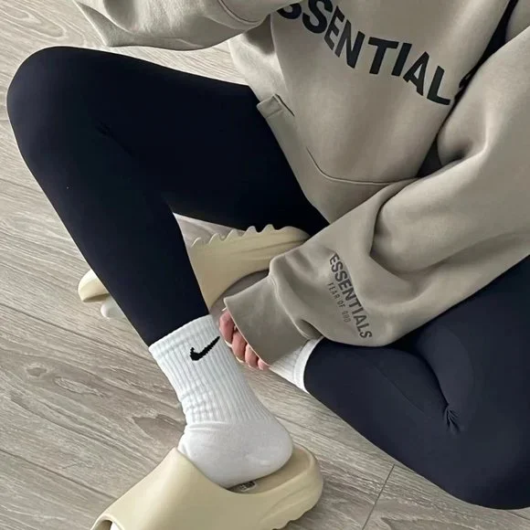 Adidas Originals Yeezy Slide Unisex Slippers in Brown - Picture 6 of 6